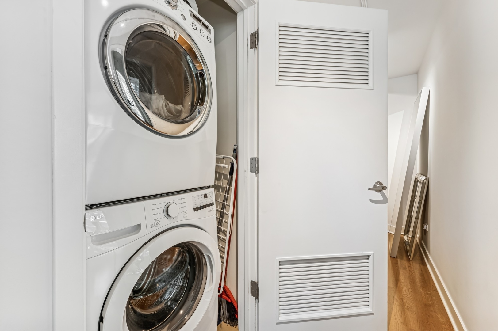 505 N McClurg Court Unit: 1402