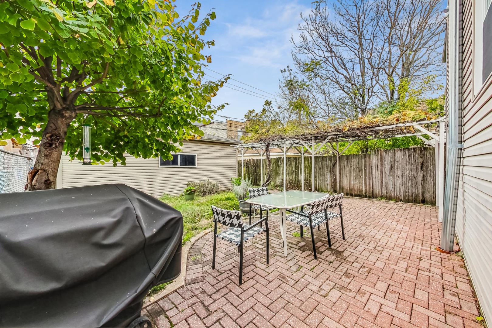 2215 W Addison Street Unit: 1