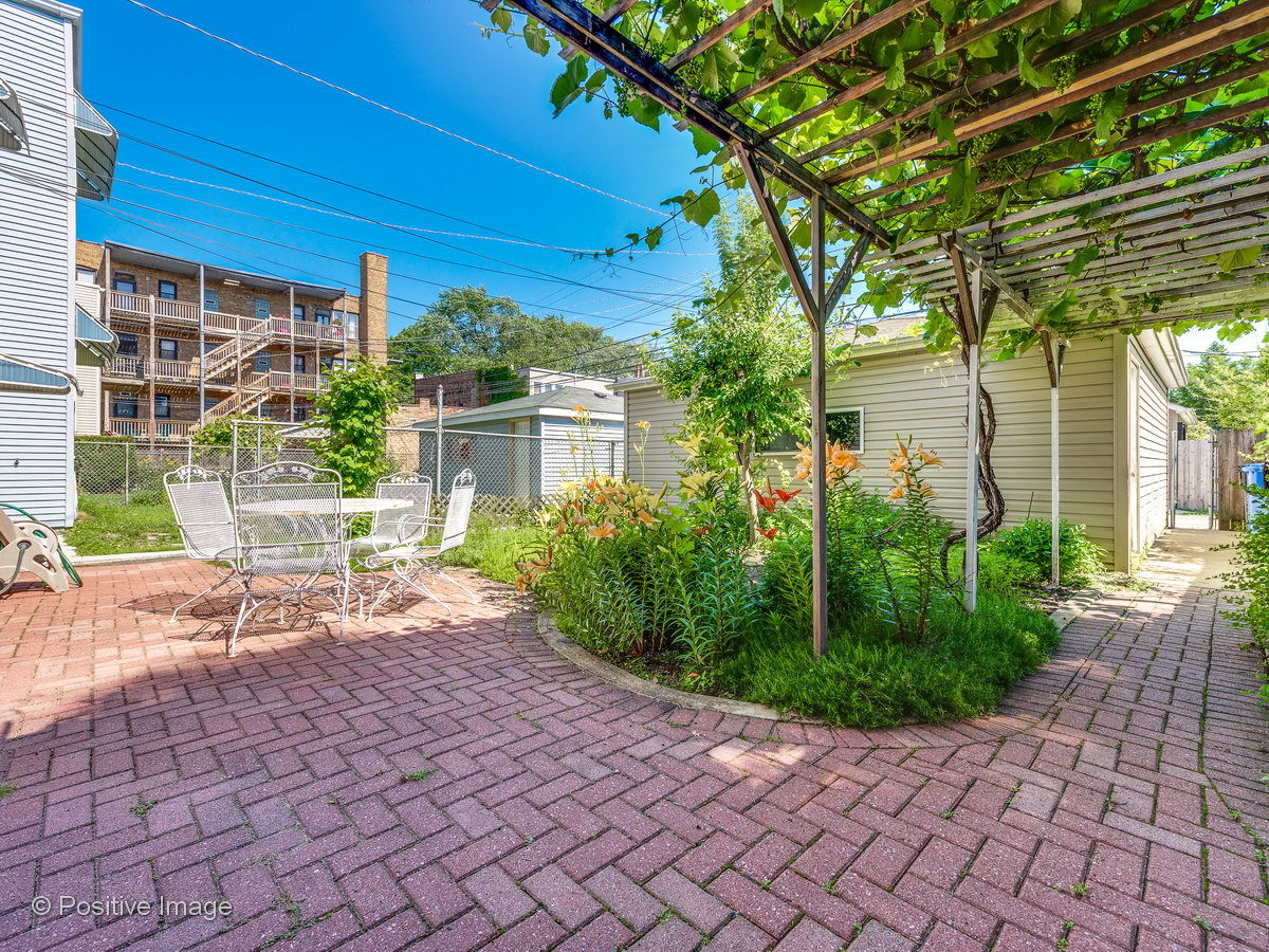 2215 W Addison Street Unit: 1