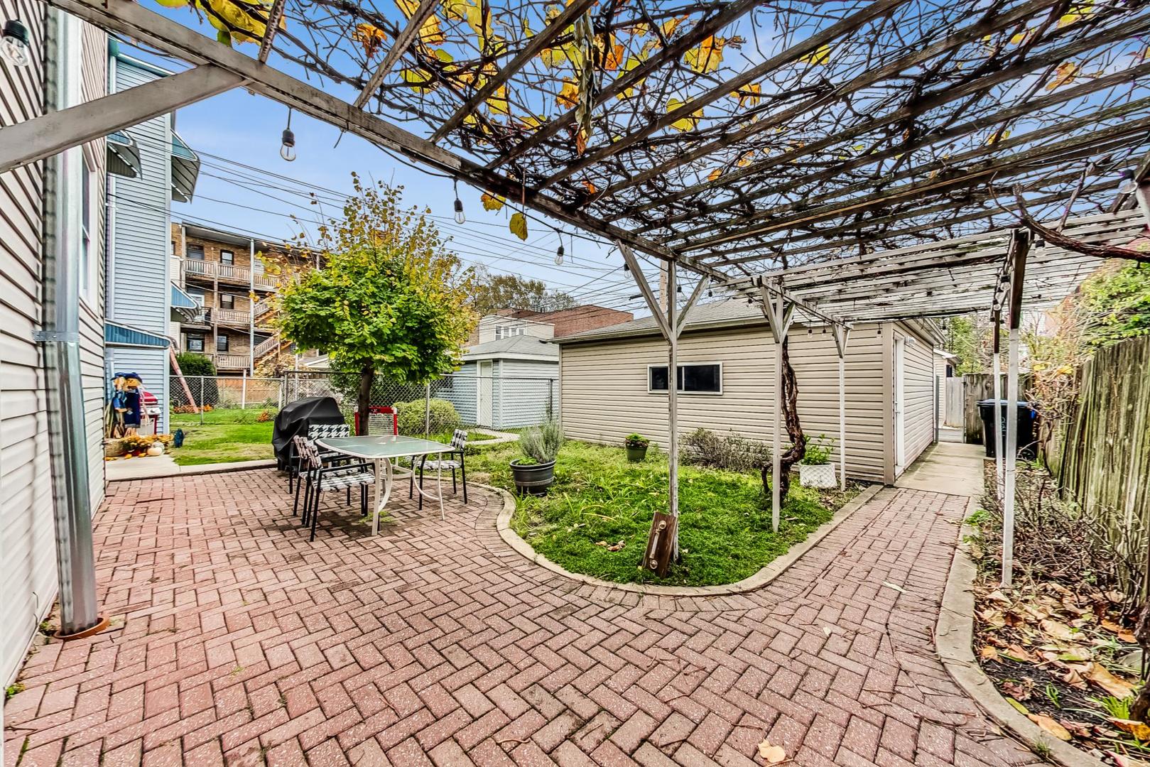 2215 W Addison Street Unit: 1