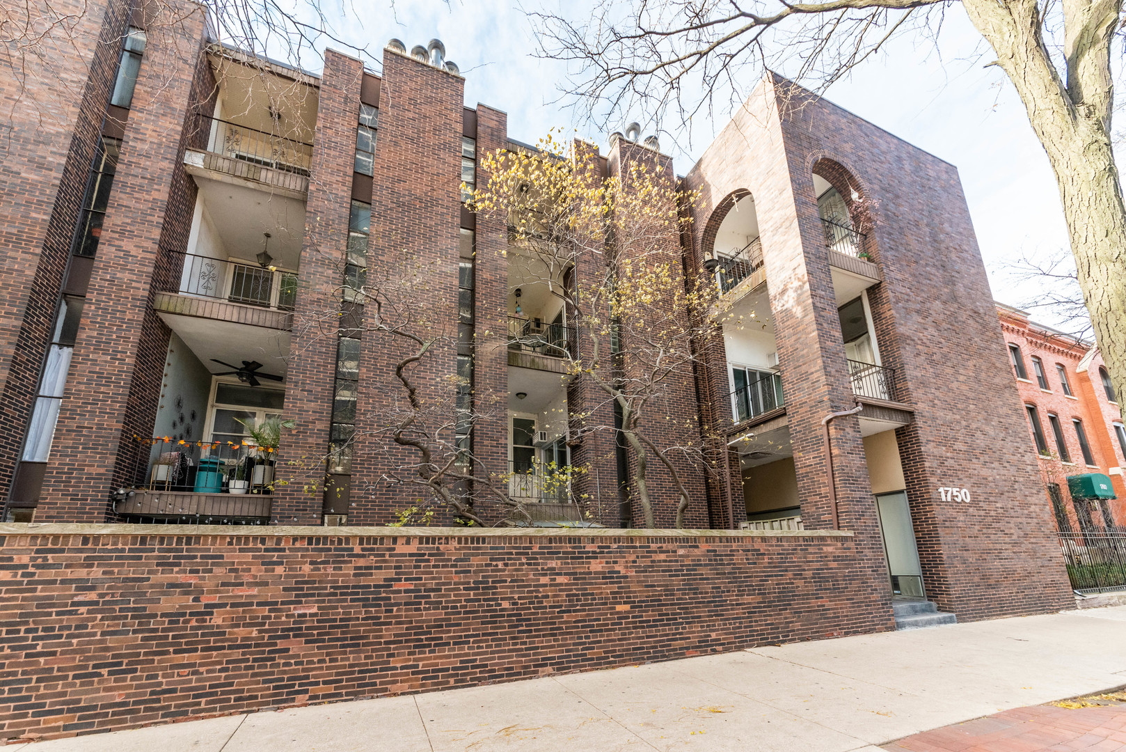 1750 N Wells Street Unit: 106