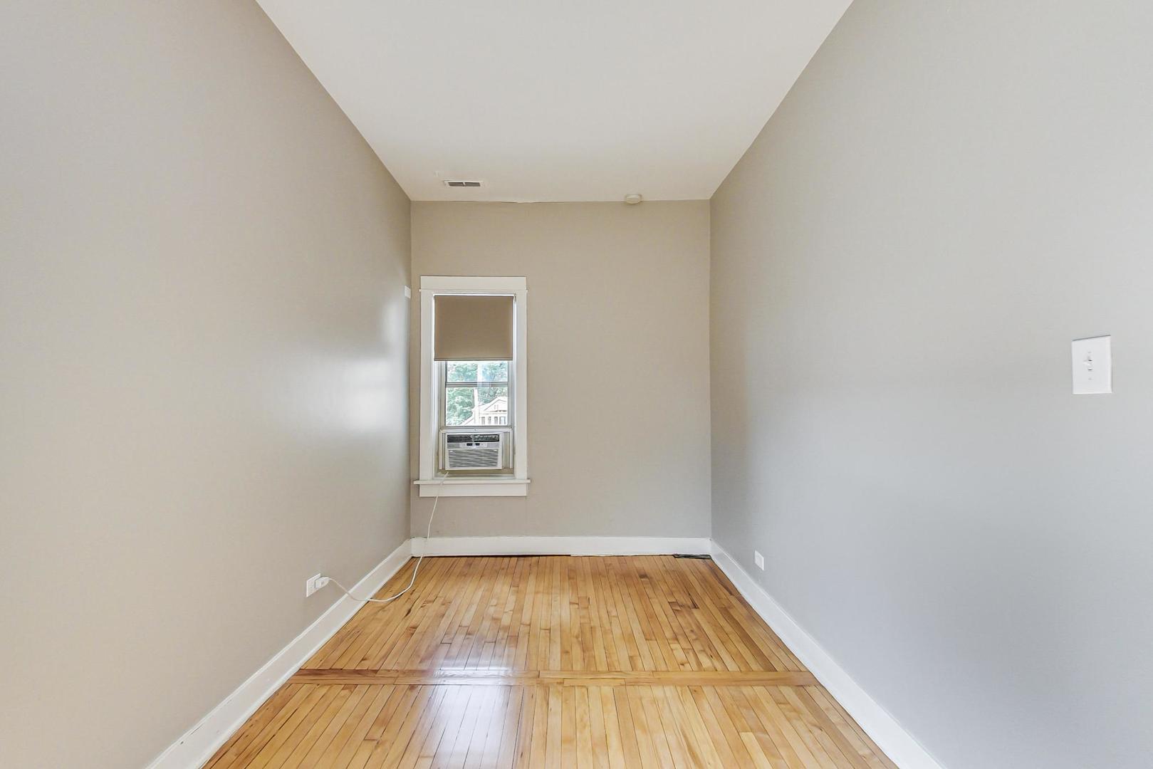 1914 W Crystal Street Unit: 1F
