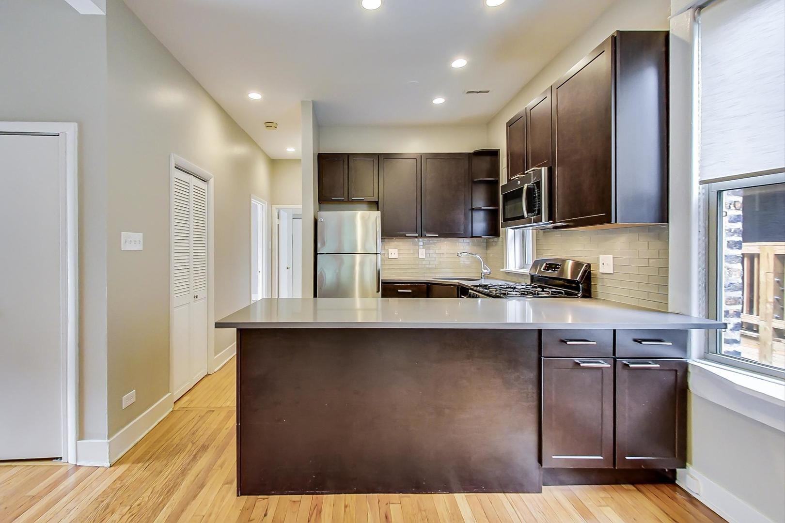1914 W Crystal Street Unit: 1F