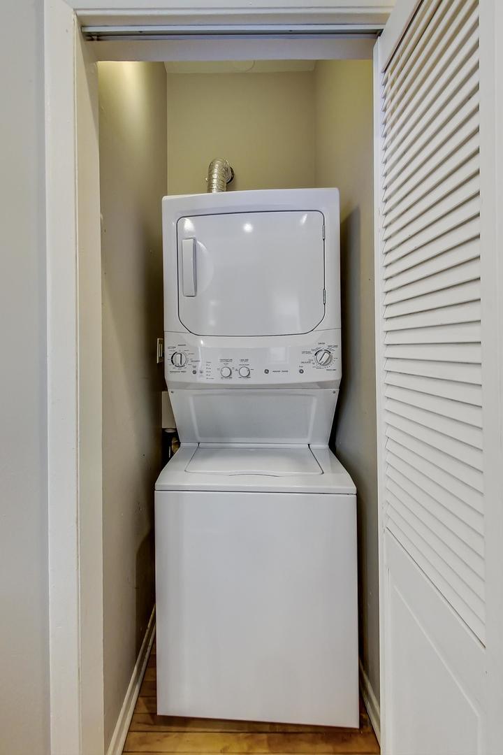 1914 W Crystal Street Unit: 1F