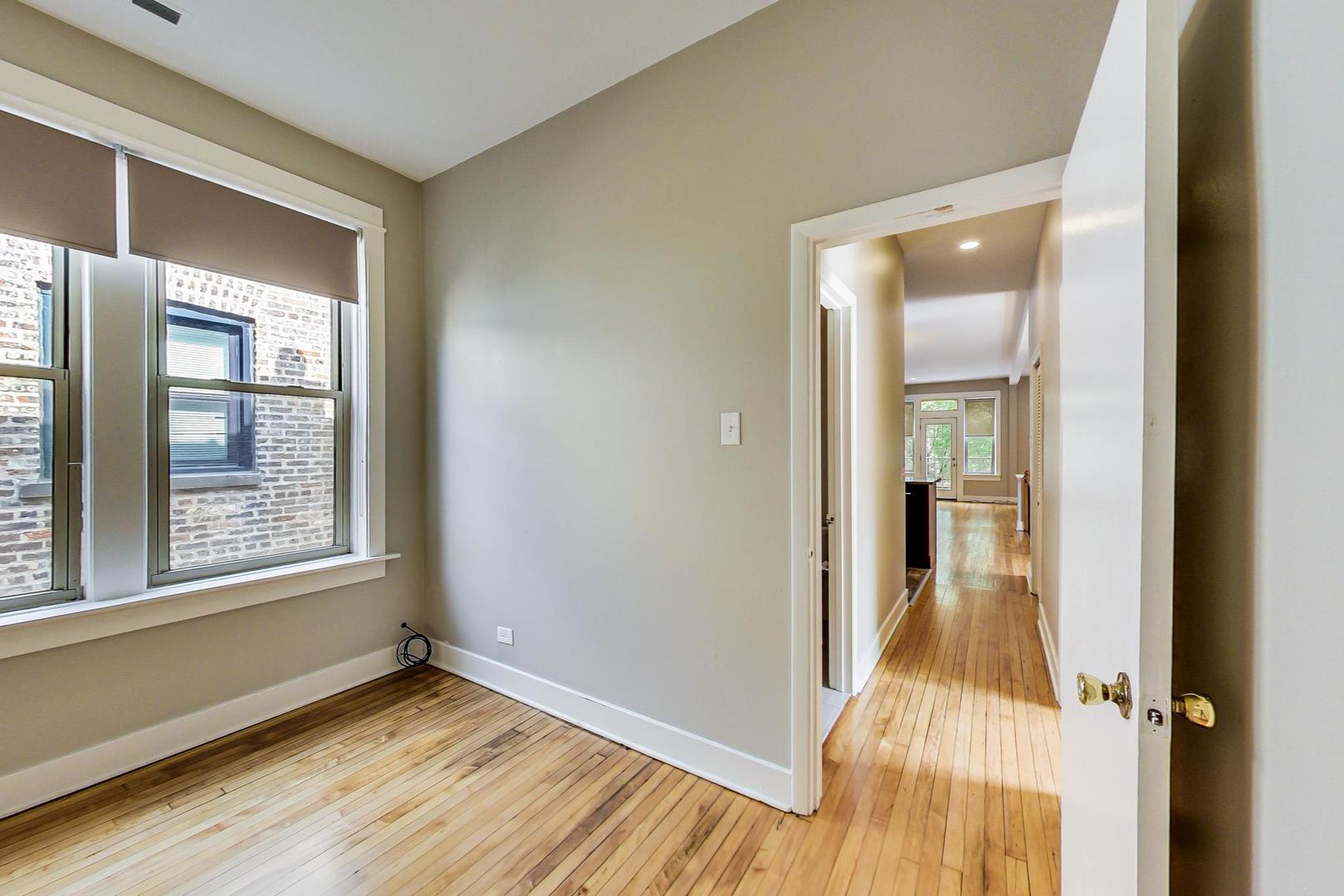 1914 W Crystal Street Unit: 1F