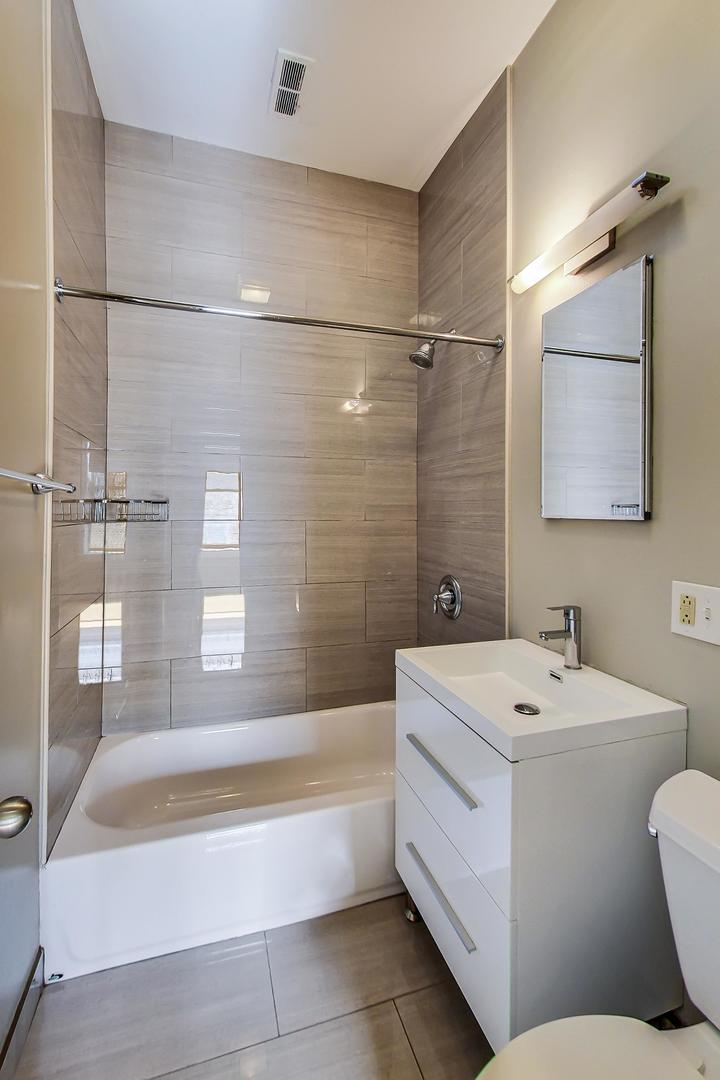 1914 W Crystal Street Unit: 1F