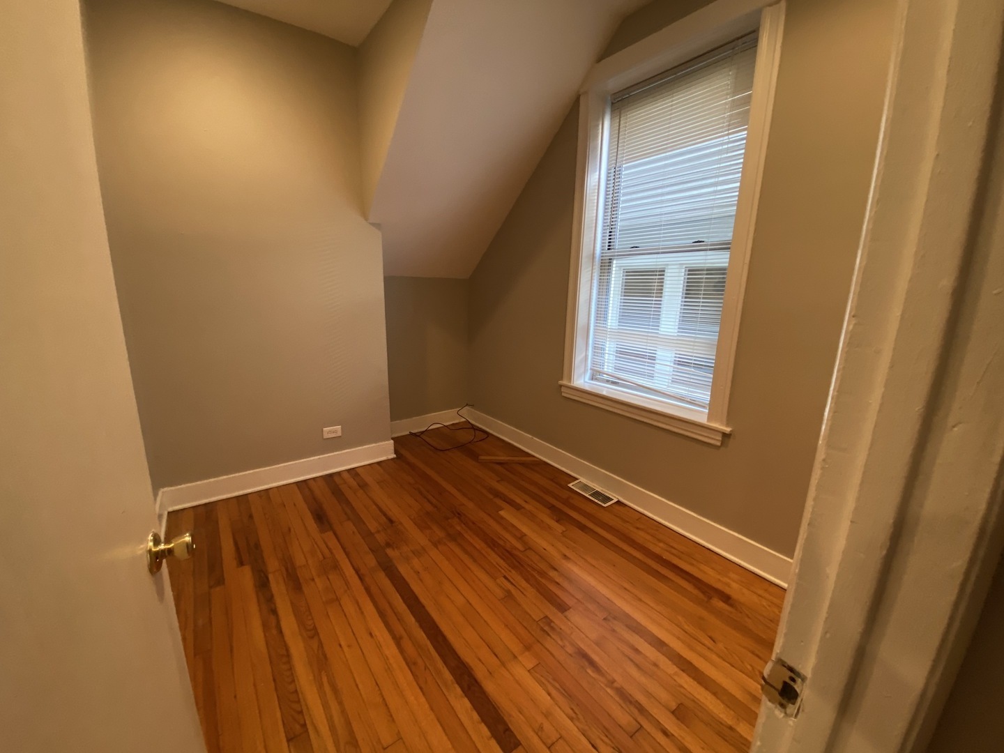 1914 W Crystal Street Unit: 1F