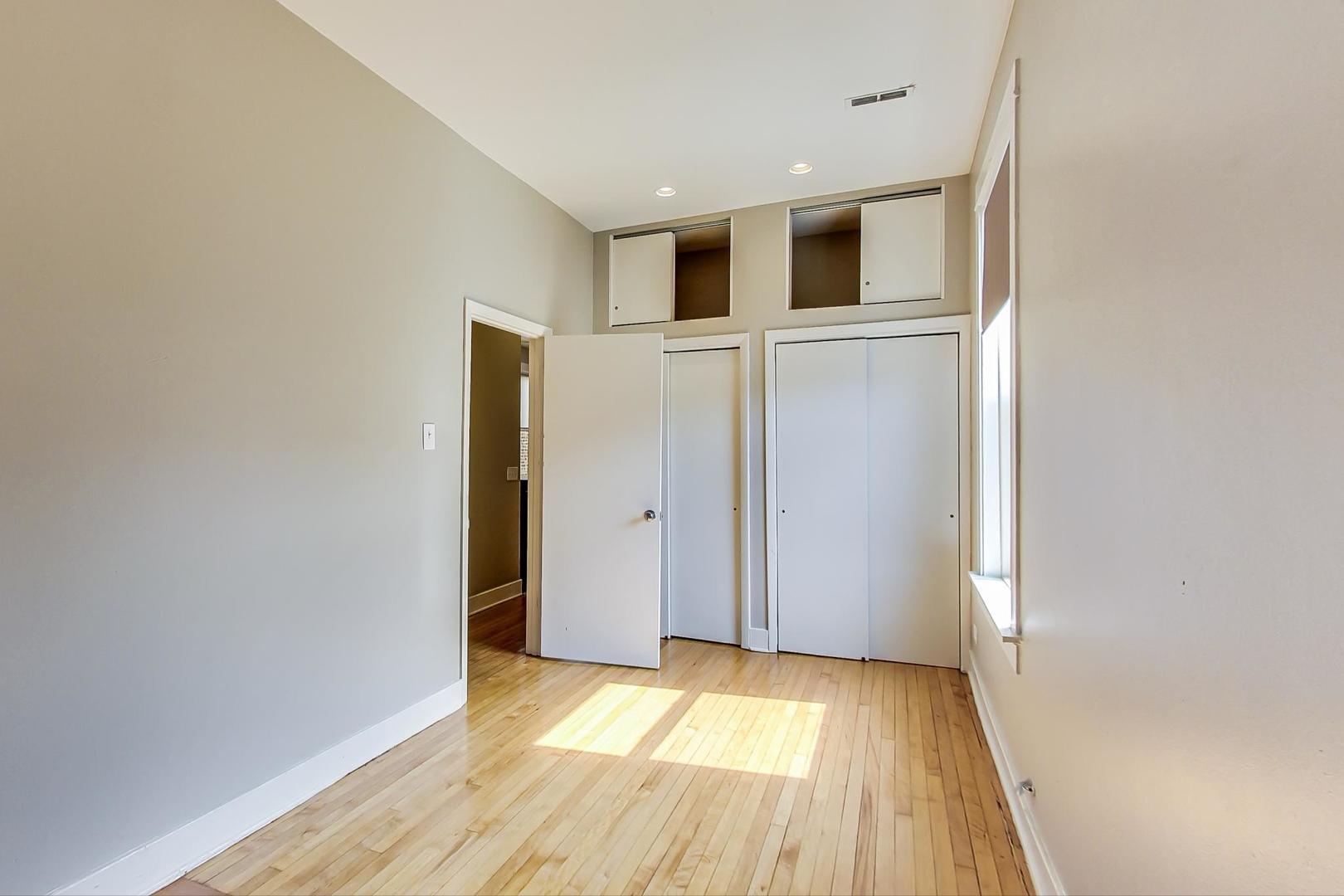 1914 W Crystal Street Unit: 1F