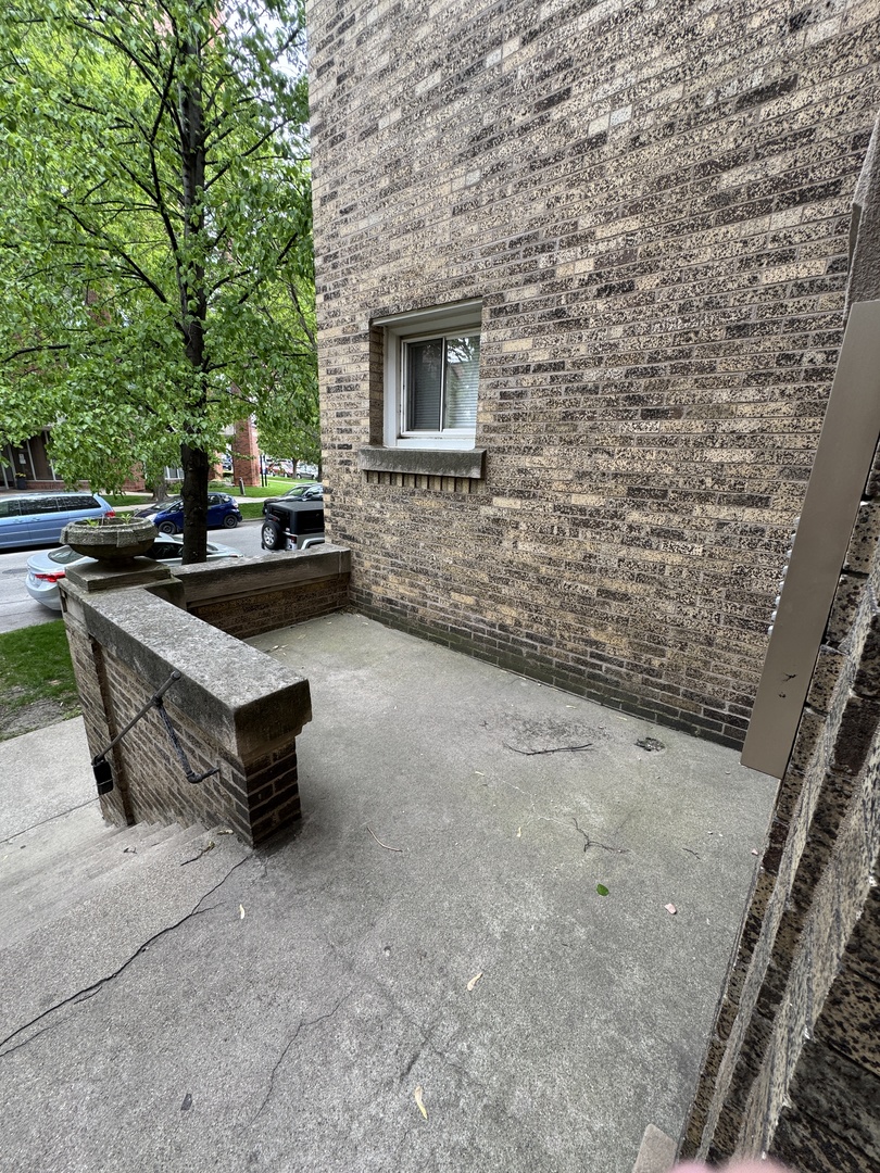 1947 W Sunnyside Avenue Unit: 1