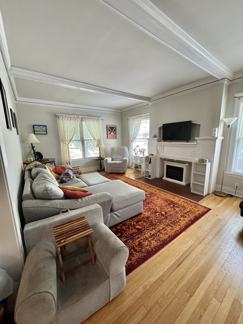 1947 W Sunnyside Avenue Unit: 1