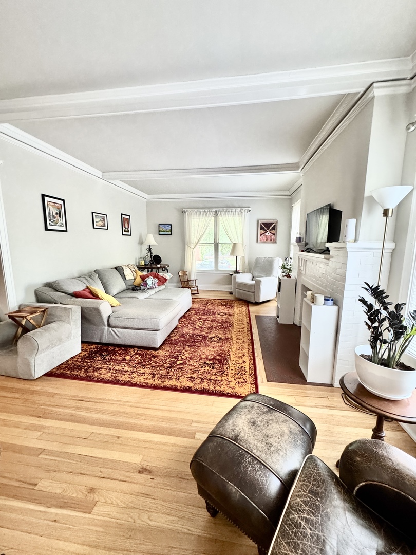 1947 W Sunnyside Avenue Unit: 1