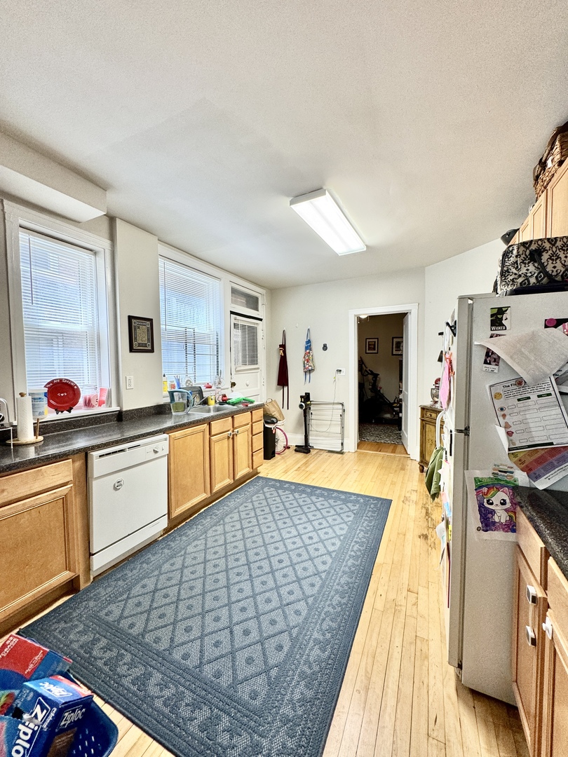 1947 W Sunnyside Avenue Unit: 1