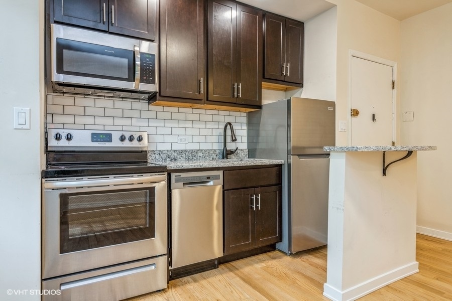 1430 N Dearborn Parkway Unit: 301