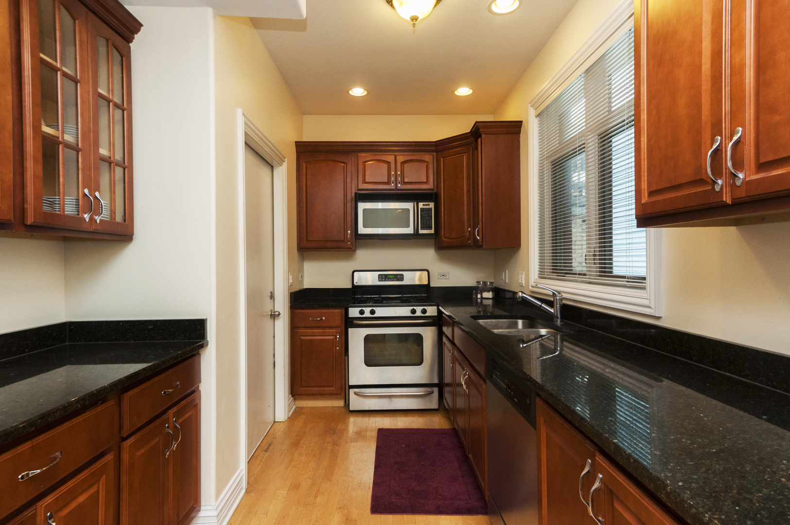 2416 N Greenview Avenue Unit: 3