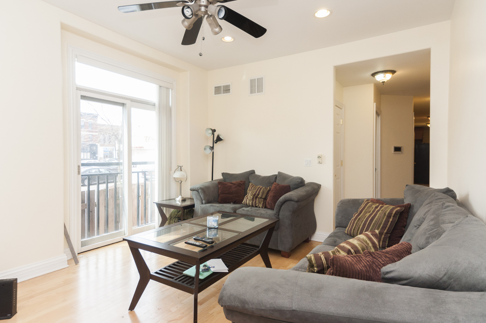 2416 N Greenview Avenue Unit: 3