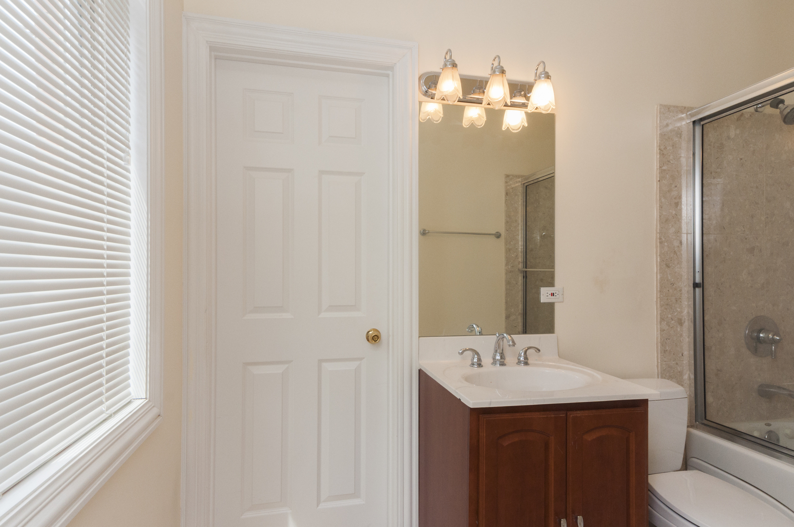 2416 N Greenview Avenue Unit: 3