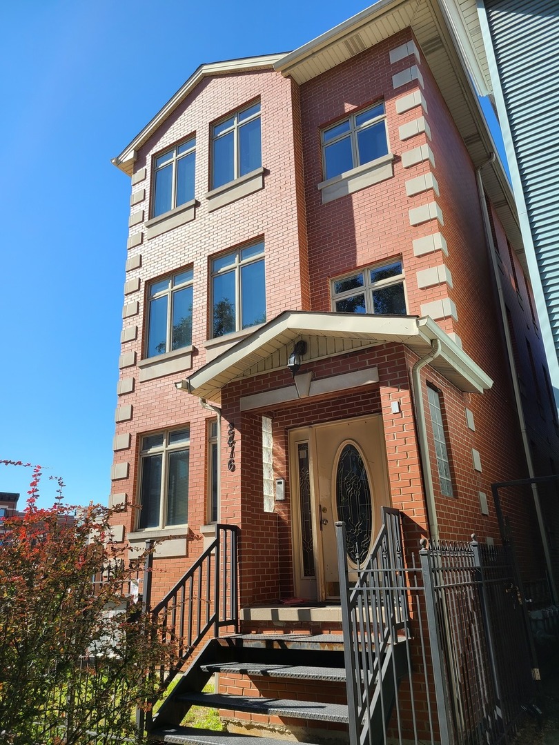 2416 N Greenview Avenue Unit: 3