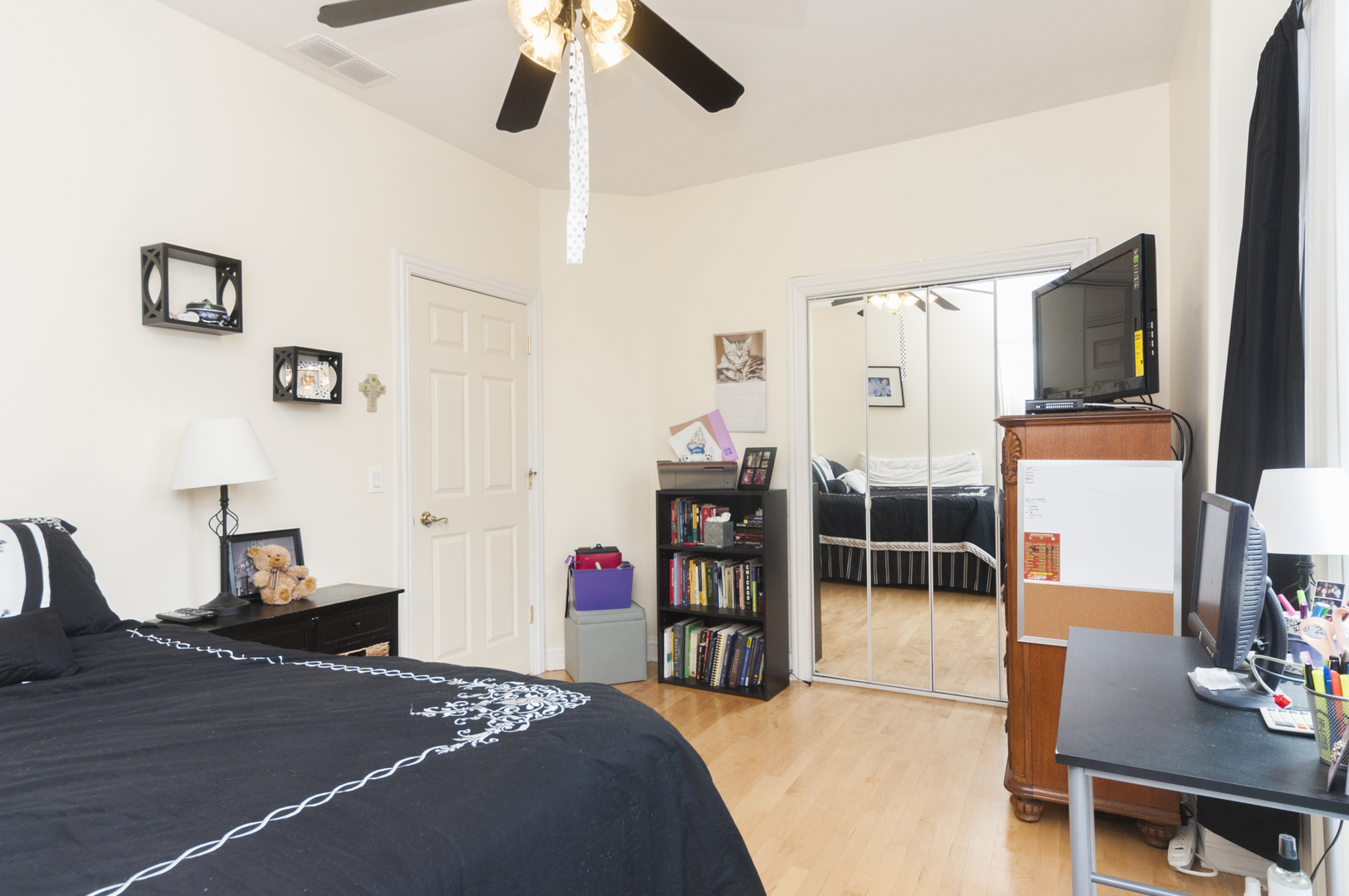 2416 N Greenview Avenue Unit: 3