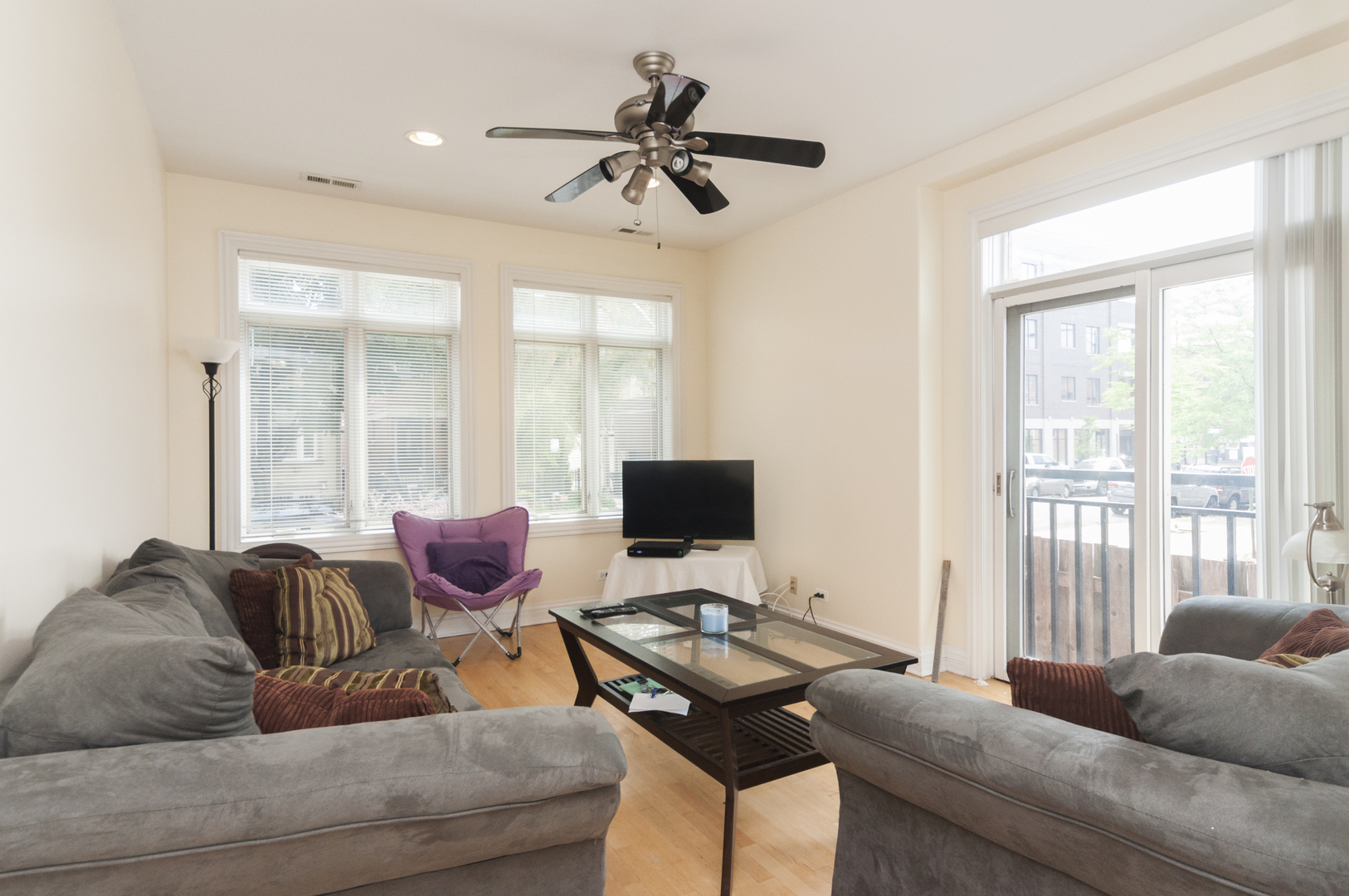 2416 N Greenview Avenue Unit: 3