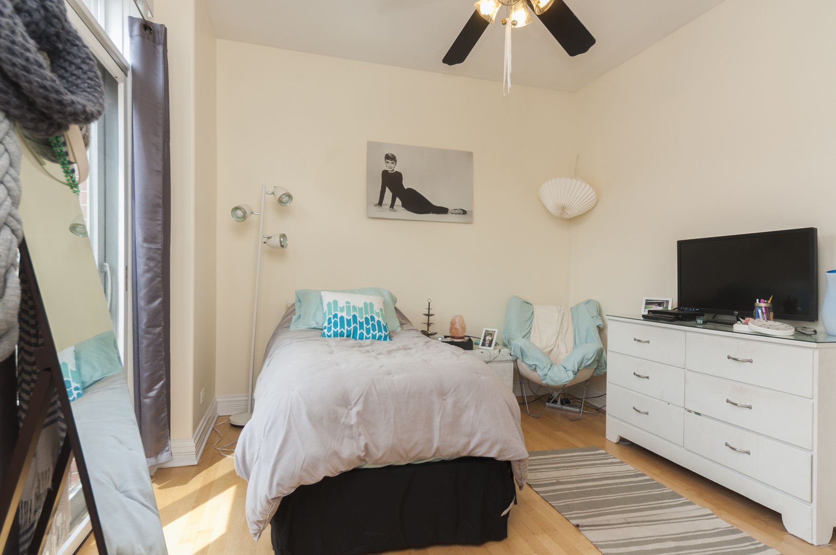 2416 N Greenview Avenue Unit: 3