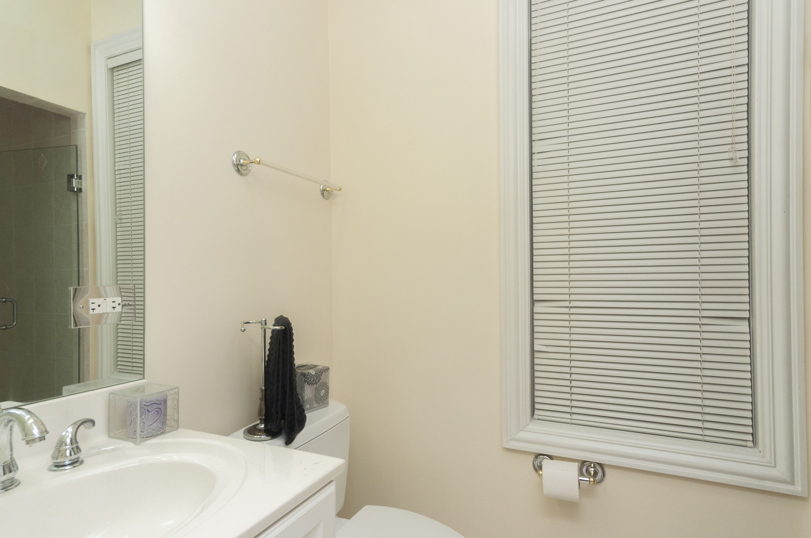 2416 N Greenview Avenue Unit: 3