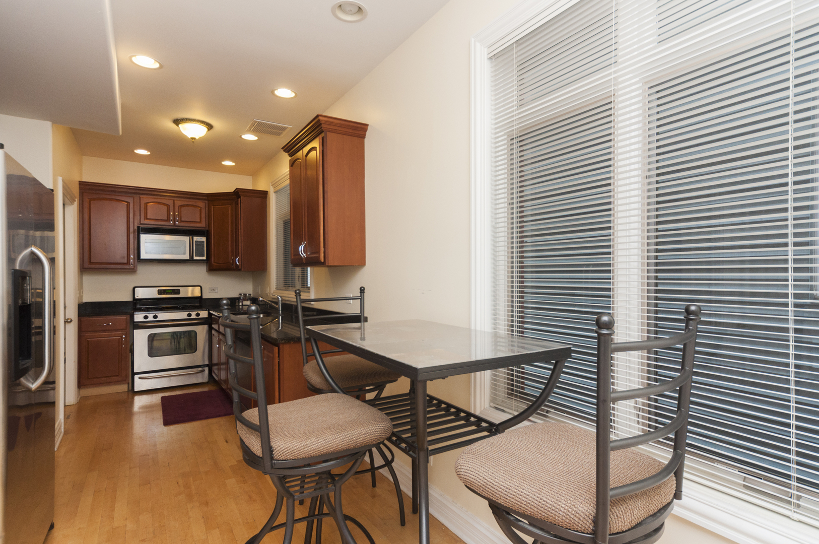 2416 N Greenview Avenue Unit: 3