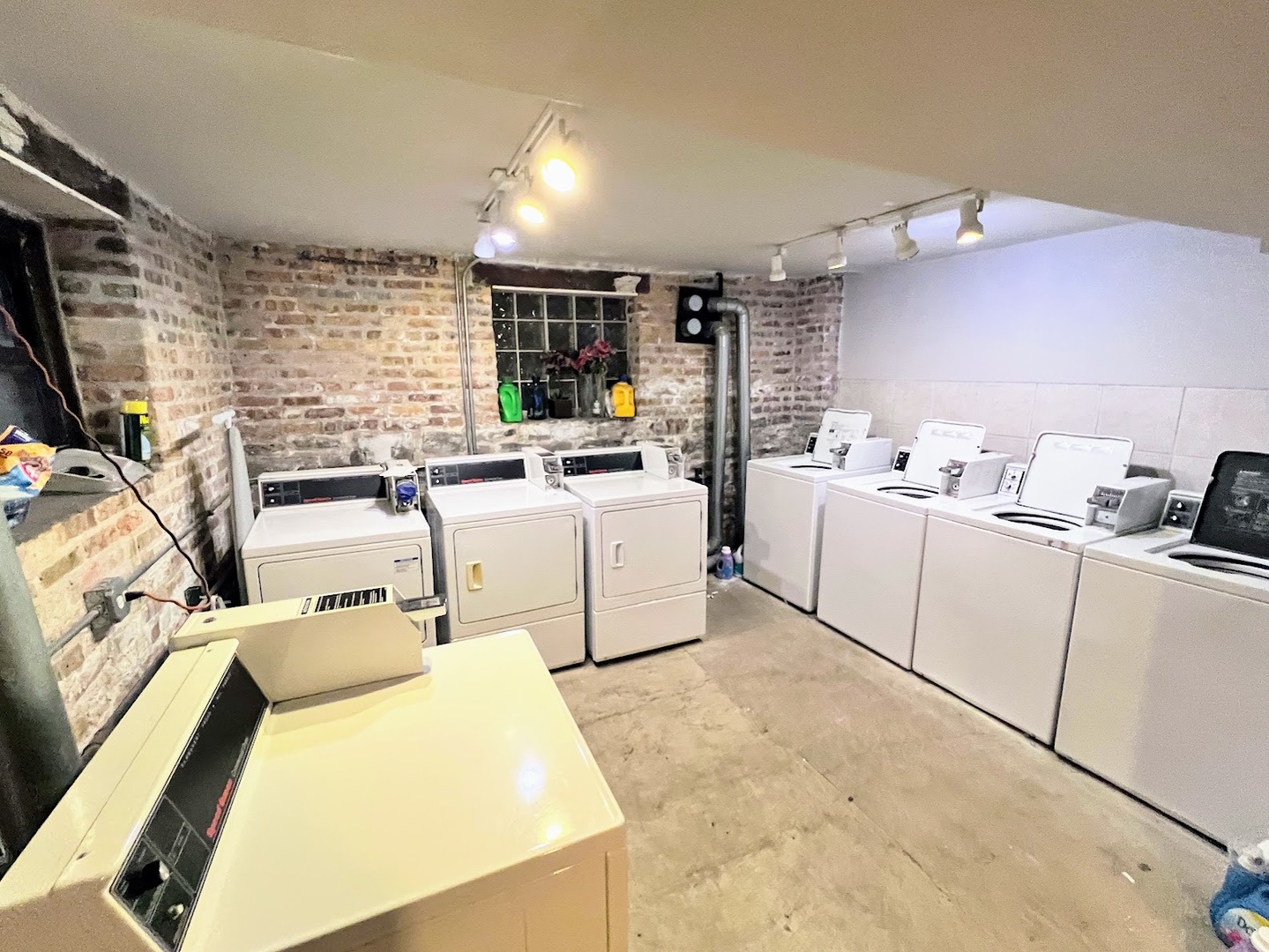 2113 W North Avenue Unit: 3