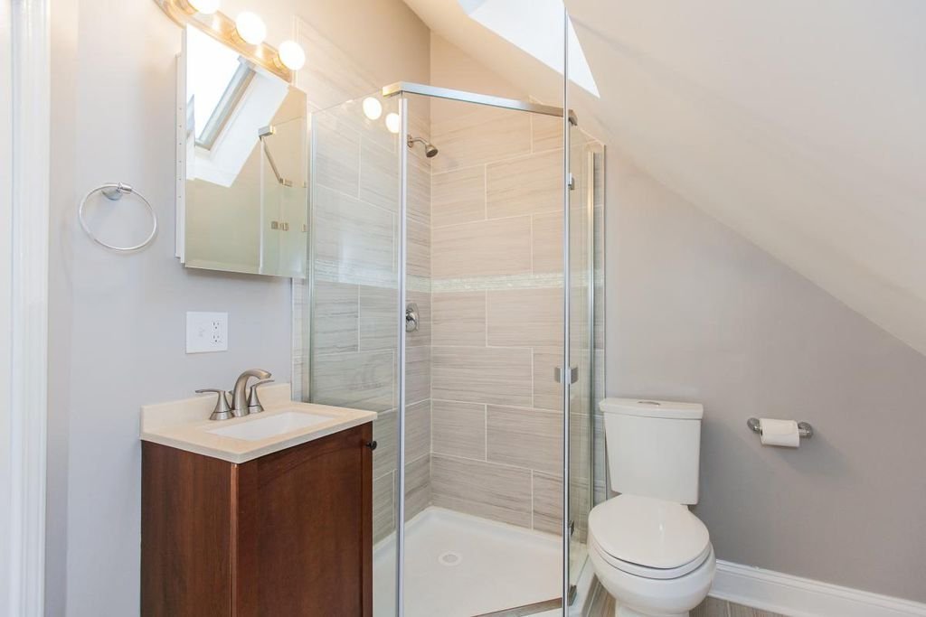 2245 W Shakespeare Avenue Unit: 2R