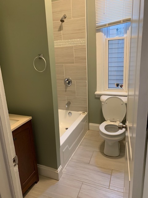 2245 W Shakespeare Avenue Unit: 2R