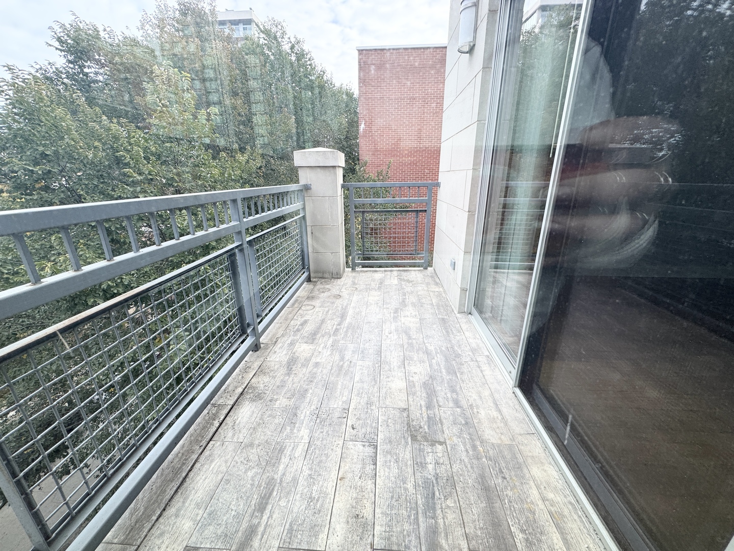 951 W Huron Street Unit: 402