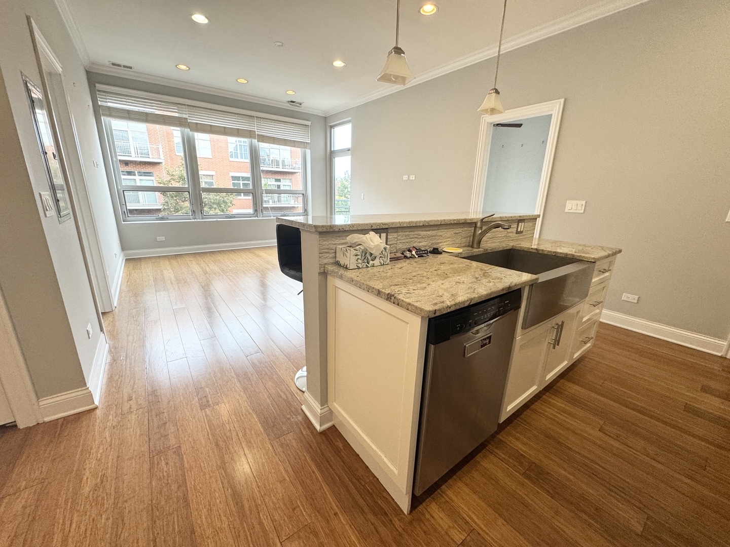 951 W Huron Street Unit: 402