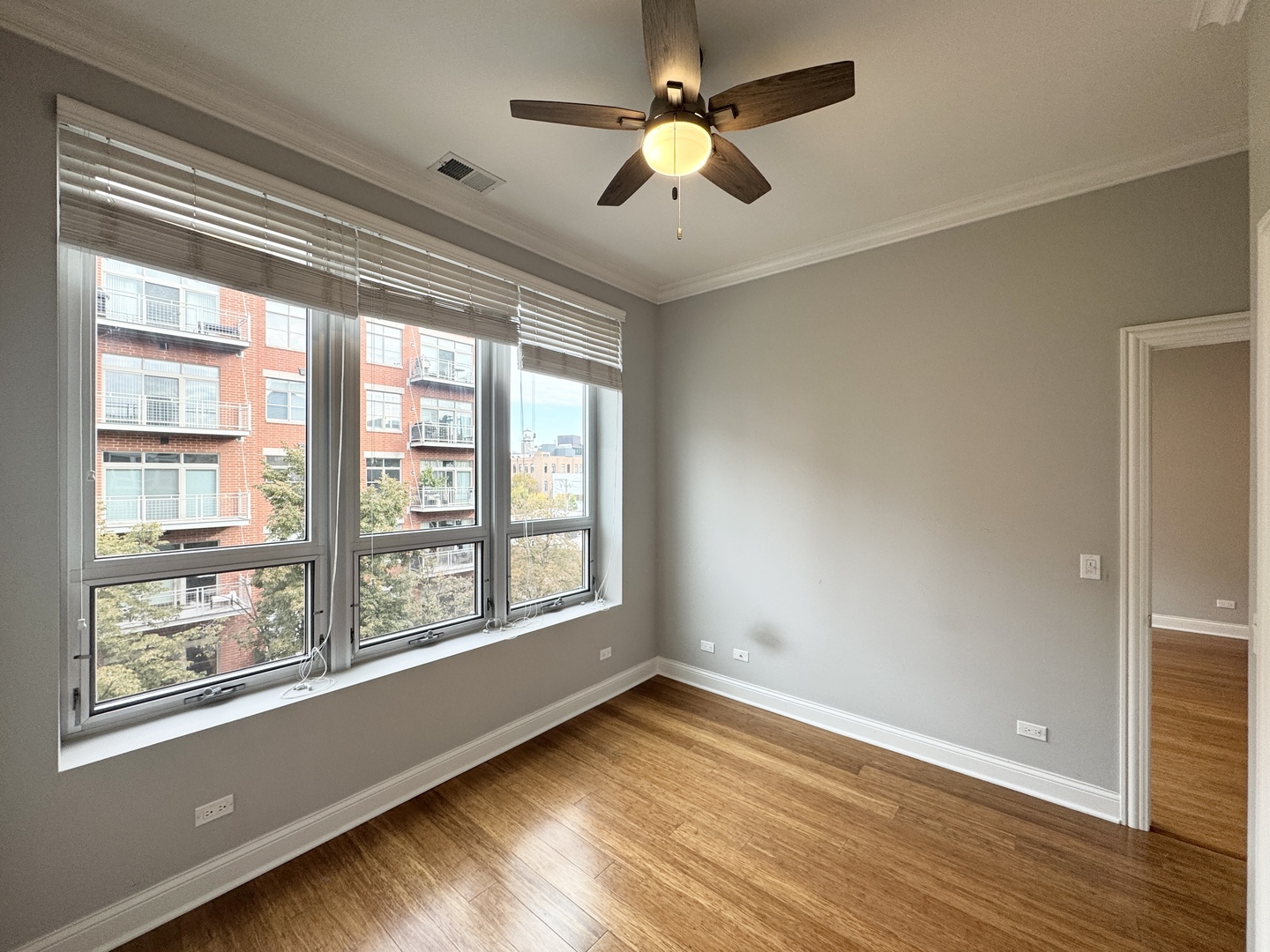 951 W Huron Street Unit: 402