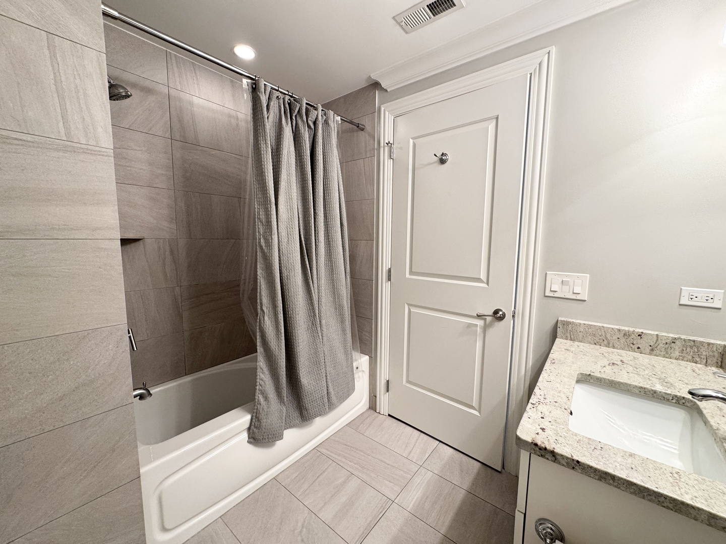 951 W Huron Street Unit: 402