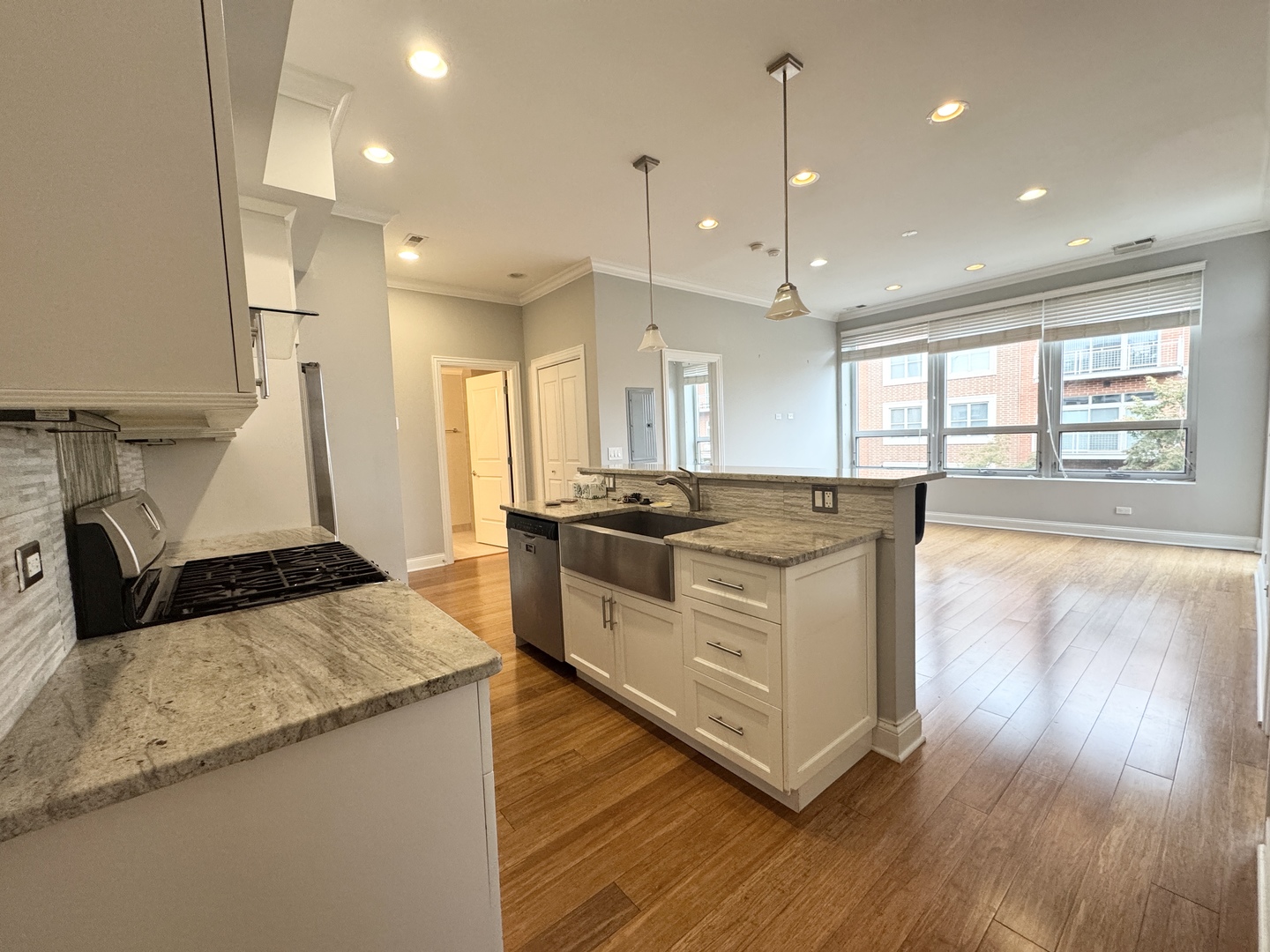 951 W Huron Street Unit: 402