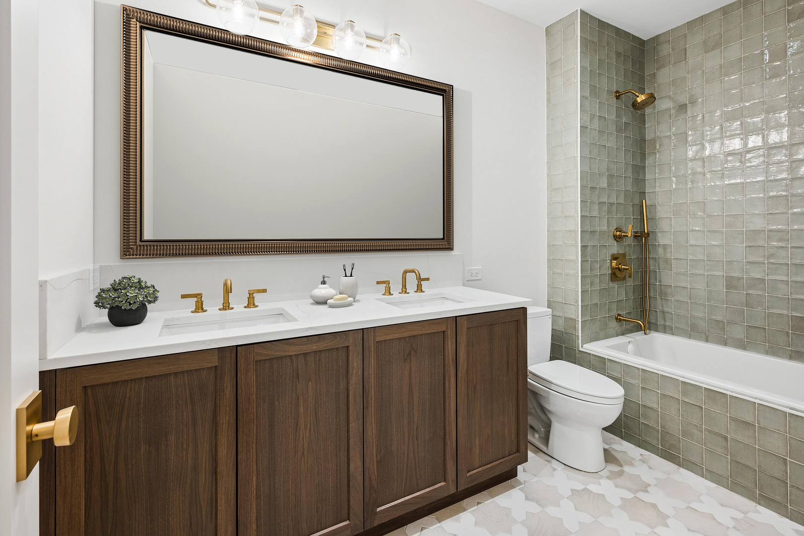 1317 W Wrightwood Avenue Unit: 3