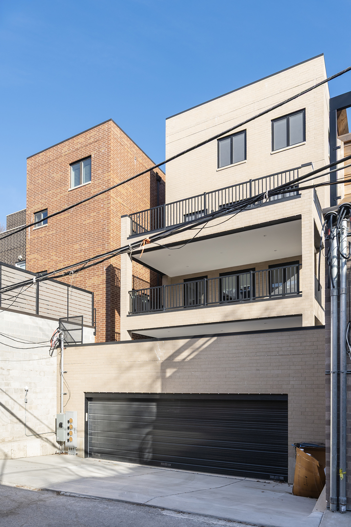 1317 W Wrightwood Avenue Unit: 3