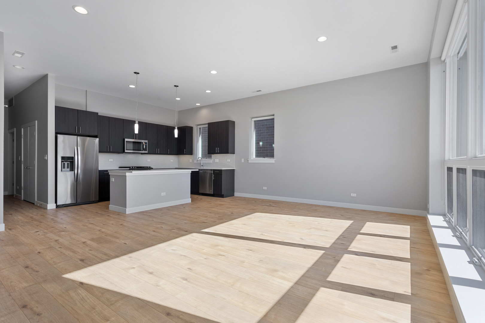 2532 W Addison Street Unit: 2E