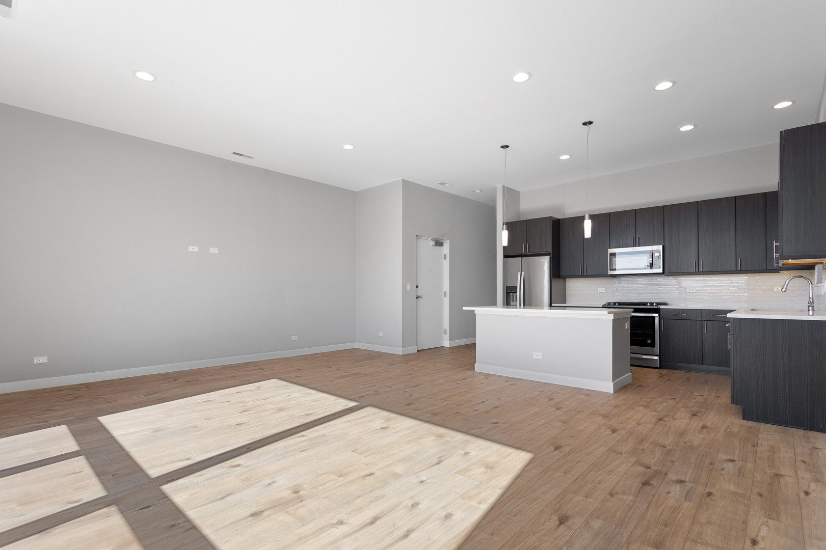 2532 W Addison Street Unit: 2E