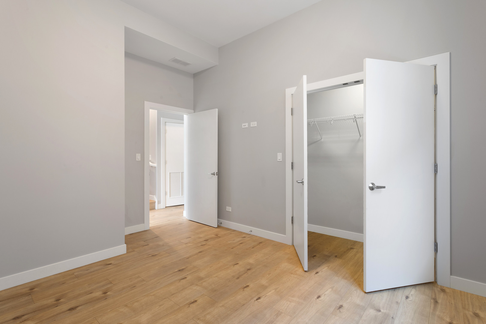 2532 W Addison Street Unit: 2E