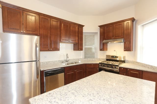 1473 W Erie Street Unit: 1R