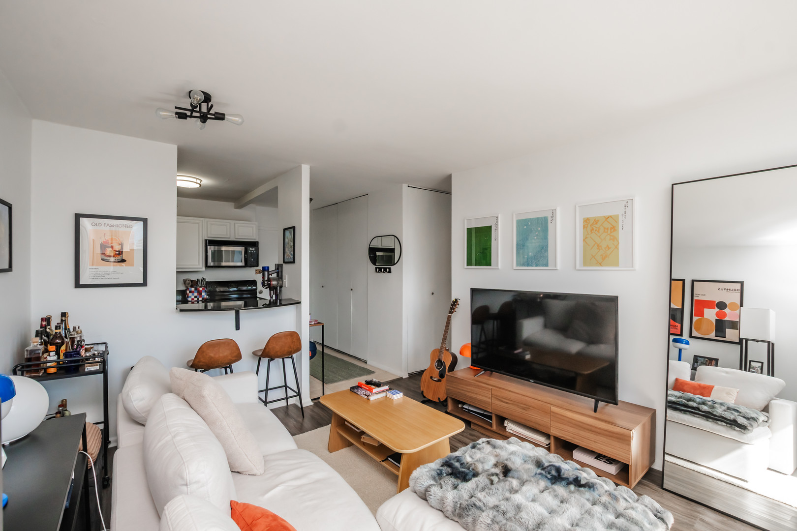 1360 N Sandburg Terrace Unit: 1409C