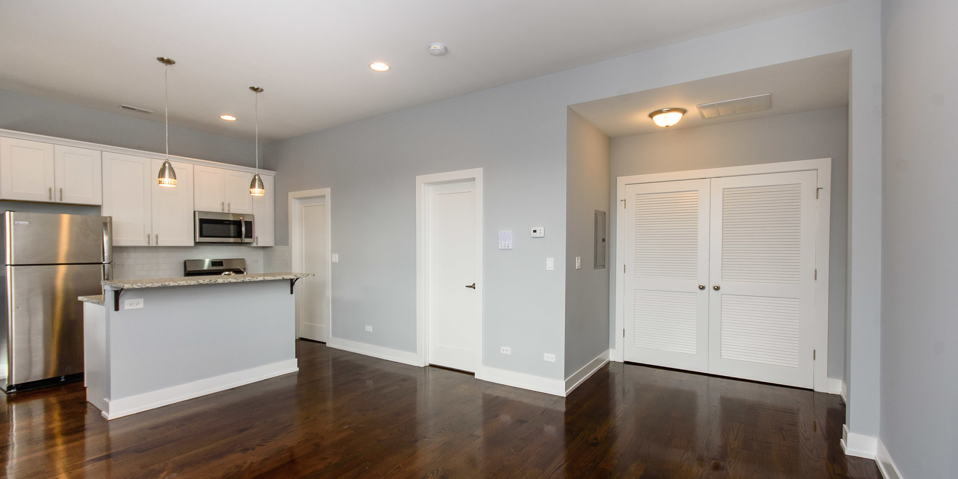 2163 N Bell Avenue Unit: 2R