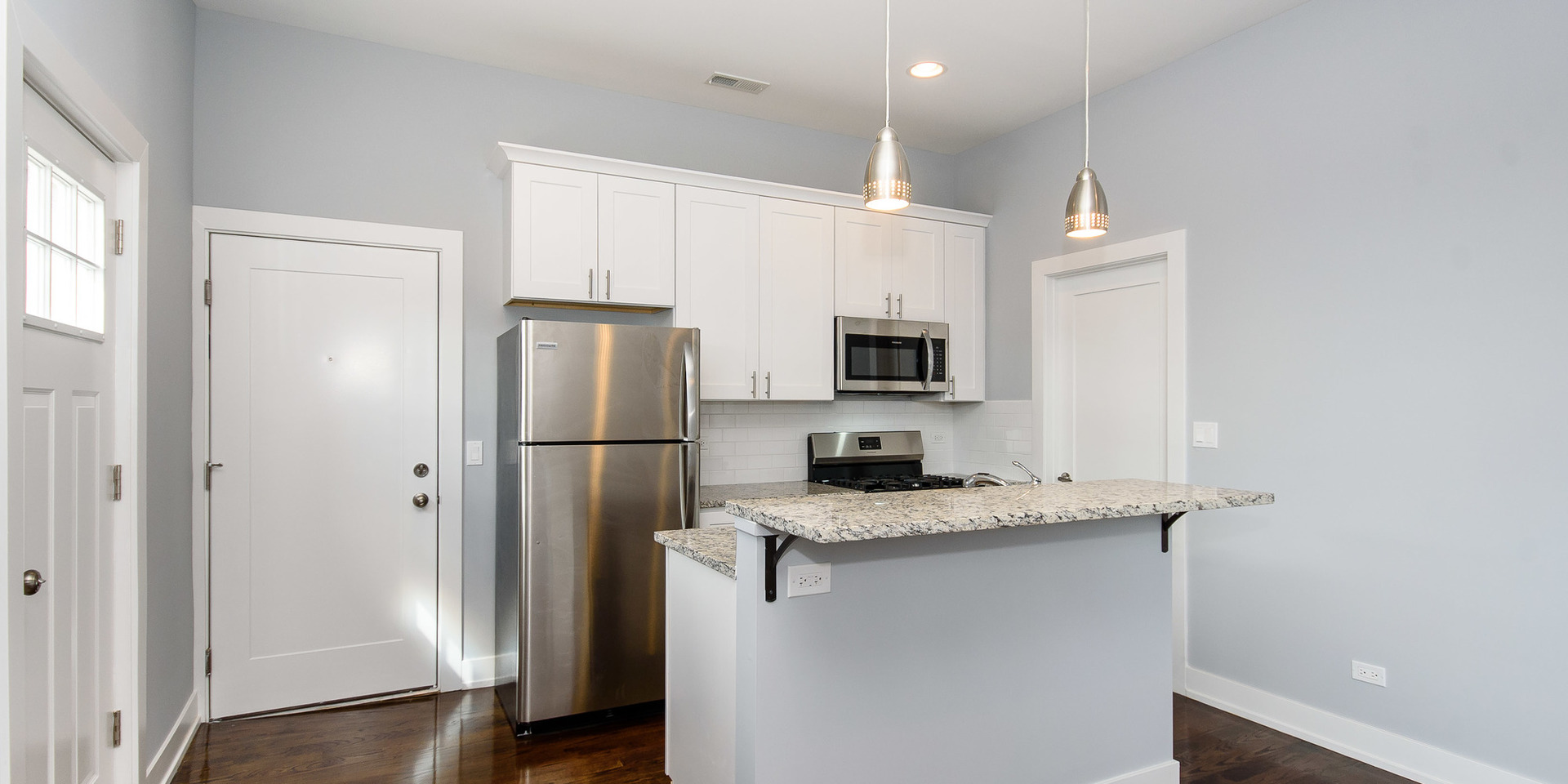 2163 N Bell Avenue Unit: 2R