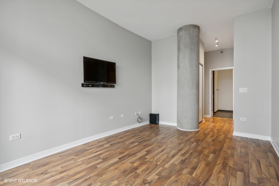 700 N LARRABEE Street Unit: 1711
