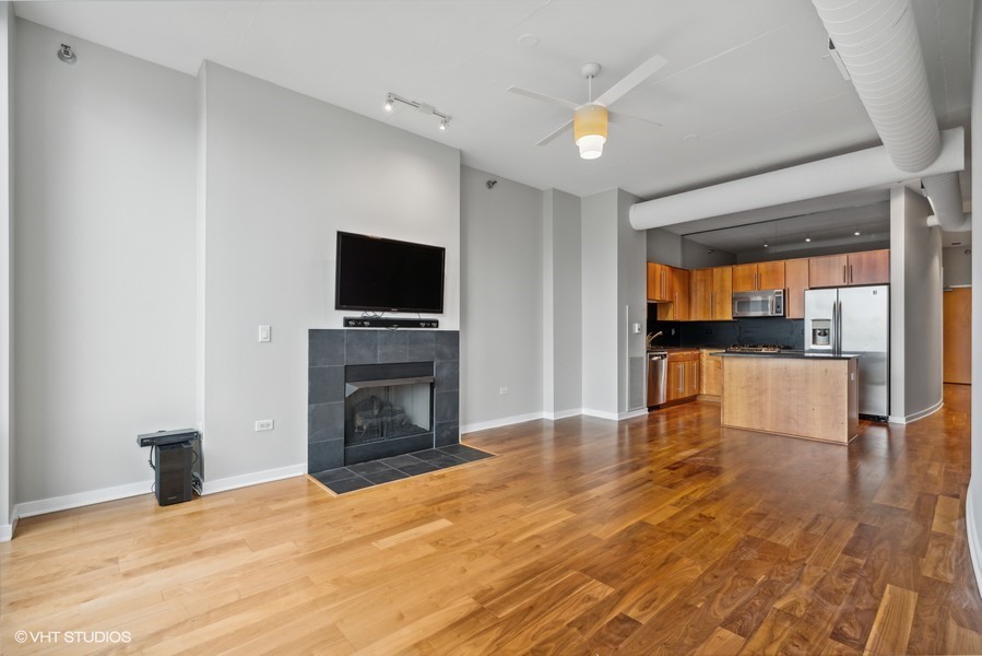 700 N LARRABEE Street Unit: 1711