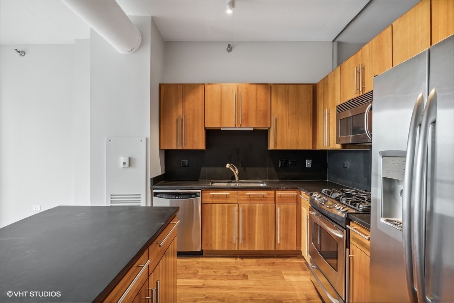 700 N LARRABEE Street Unit: 1711