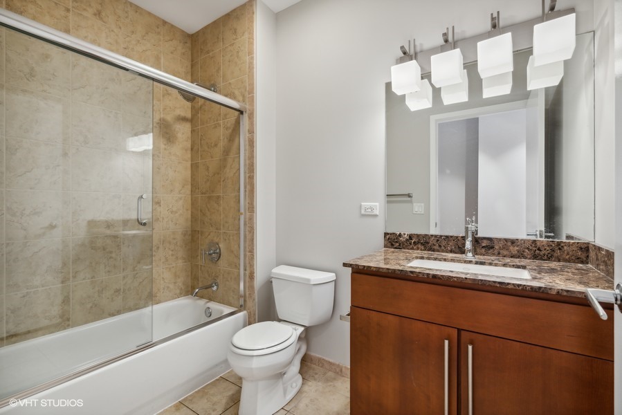 700 N LARRABEE Street Unit: 1711