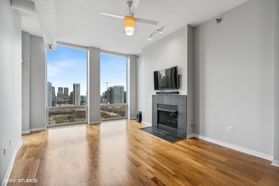 700 N LARRABEE Street Unit: 1711