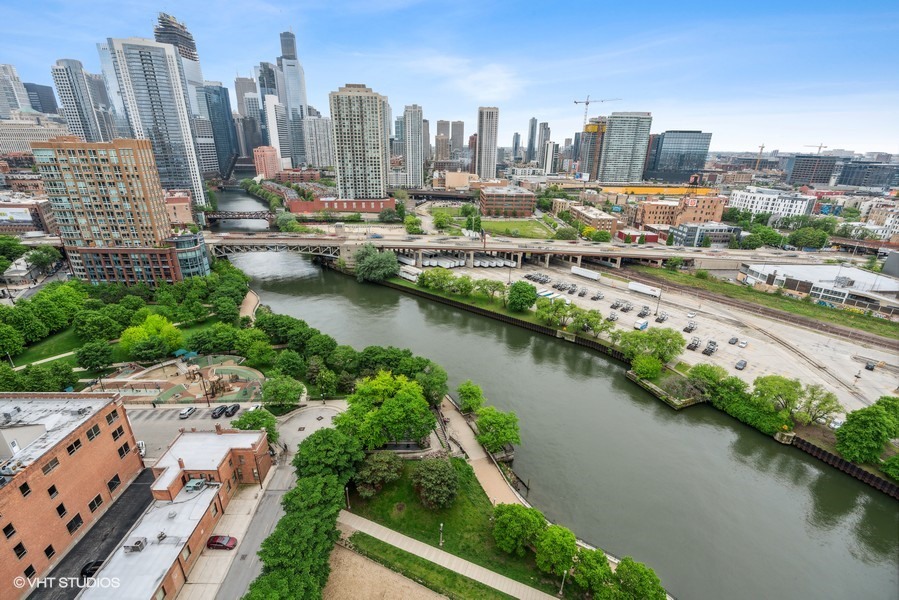 700 N LARRABEE Street Unit: 1711
