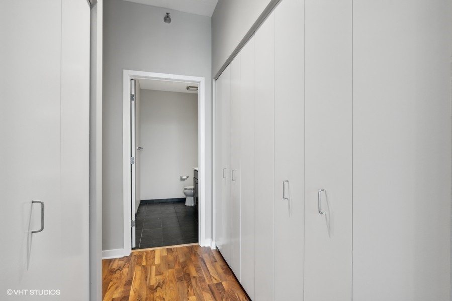 700 N LARRABEE Street Unit: 1711